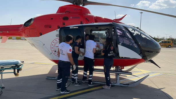 Foto - Şırnak'ta ambulans helikopter 8 aylık Berfin için havalandı
