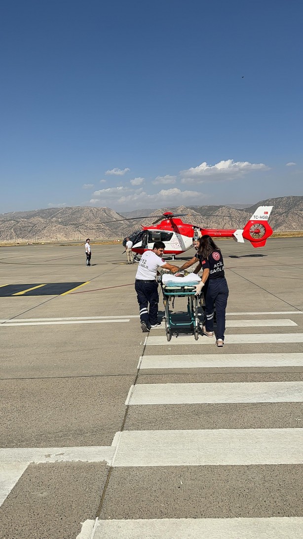 Foto - Şırnak'ta ambulans helikopter 8 aylık Berfin için havalandı