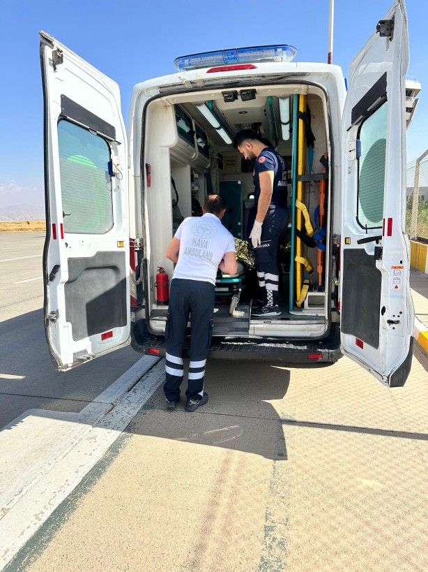 Foto - Şırnak'ta ambulans helikopter 8 aylık Berfin için havalandı