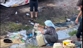 Foto - Şırnak'taki otobandan resmen petrol fışkırdı! Halk şişelere, poşetlere doldurup doldurup gitti