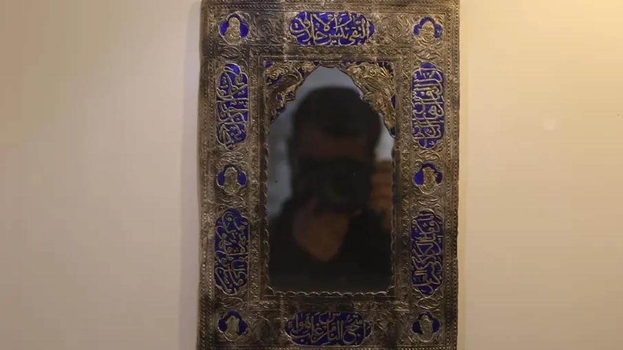 Sırrı bu sözlerde saklı! 19. yüzyıldan kalma bu ayna dikkat çekiyor