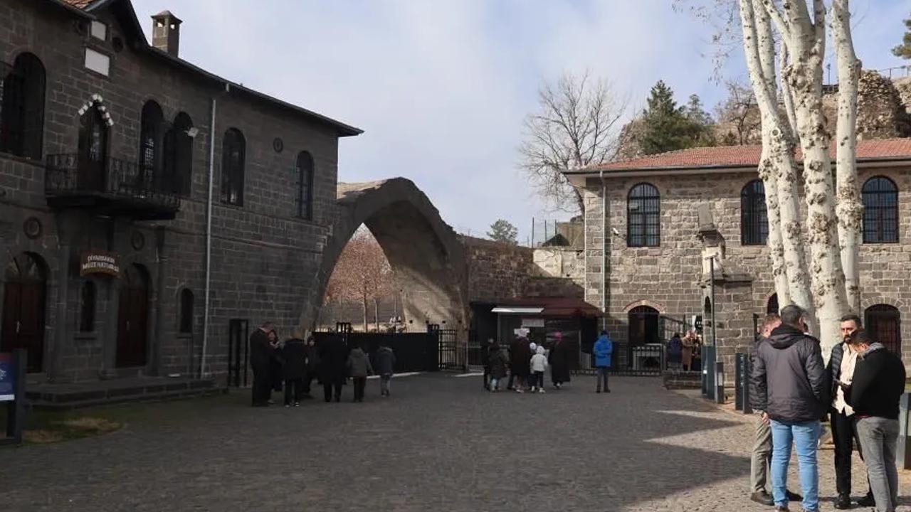 Foto - Sırrı bu sözlerde saklı! 19. yüzyıldan kalma bu ayna dikkat çekiyor