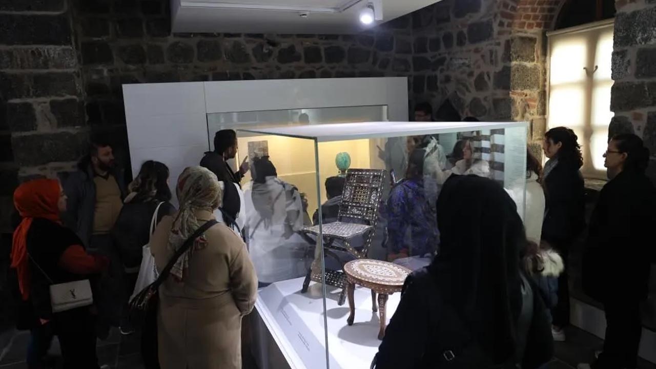 Foto - Sırrı bu sözlerde saklı! 19. yüzyıldan kalma bu ayna dikkat çekiyor