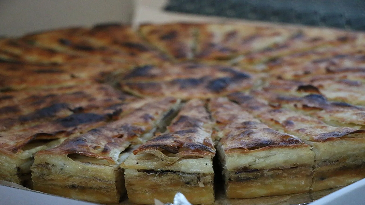 Sırrı sosunda gizli! İşte çıtır çıtır börek yapmanın püf noktaları