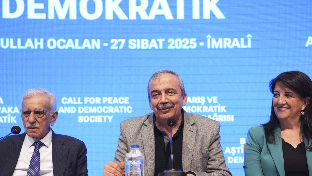 Foto - Sırrı Süreyya Önder'in kızı 'oh olsun' demeye getirenlere sonunda patladı: Yorumu ağızları açık bıraktı: Yok artık!