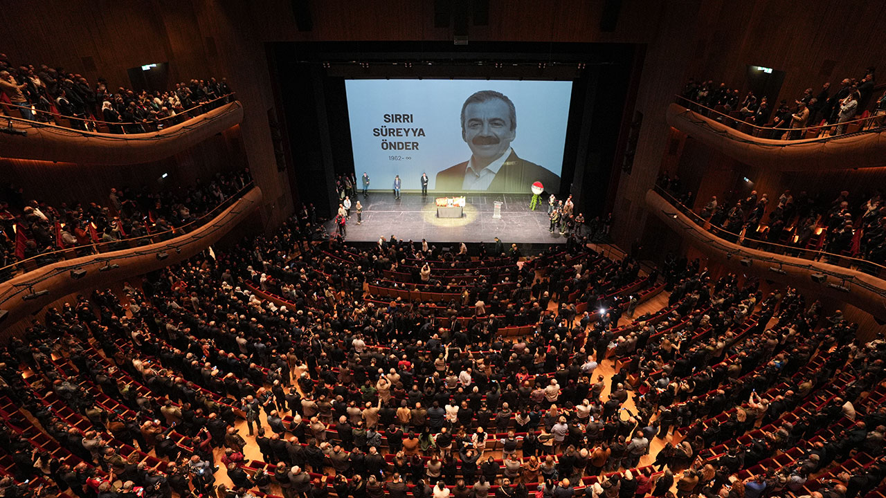 Foto - Sırrı Süreyya’nın tabutu gündemi salladı