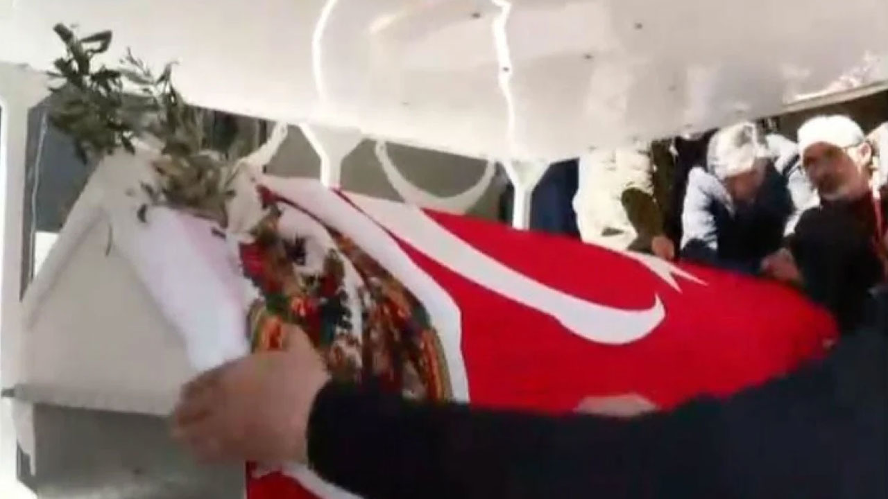 Foto - Sırrı Süreyya’nın tabutu gündemi salladı