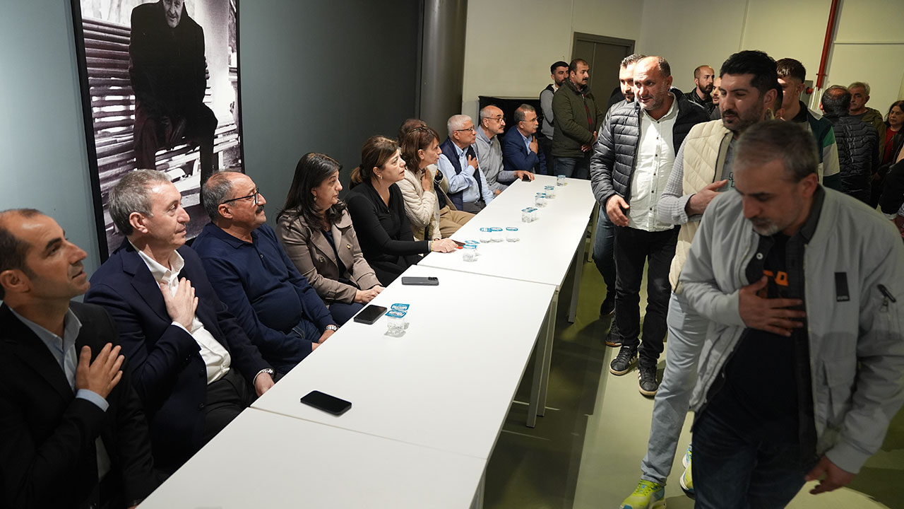 Foto - Sırrı Süreyya’nın tabutu gündemi salladı