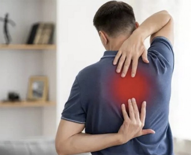 Foto - Sırt bölgesinde kemik ağrısı varsa bu belirtilere dikkat edin!