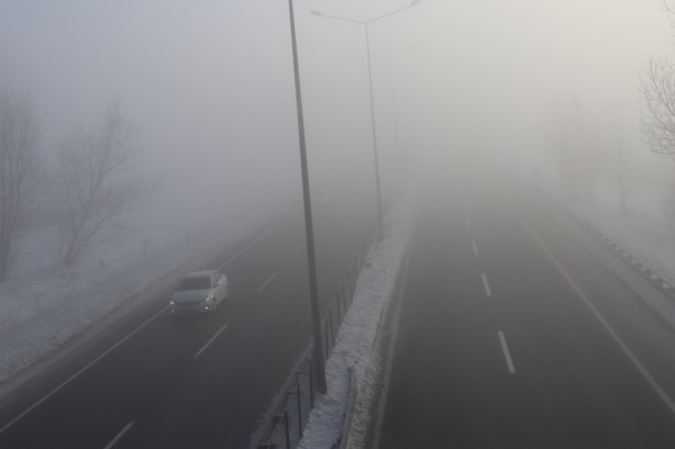 Foto - Sis bastırdı! Görüş mesafesi 35 metreye düştü