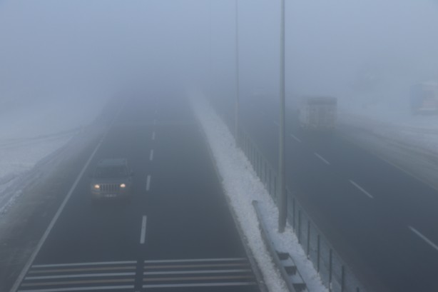 Foto - Sis bastırdı! Görüş mesafesi 35 metreye düştü