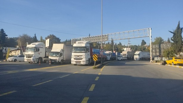 Foto - Sis sebebiyle kilometrelerce araç kuyruğu oluştu
