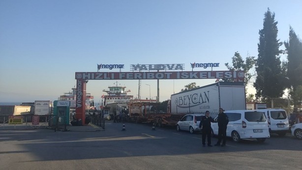Foto - Sis sebebiyle kilometrelerce araç kuyruğu oluştu