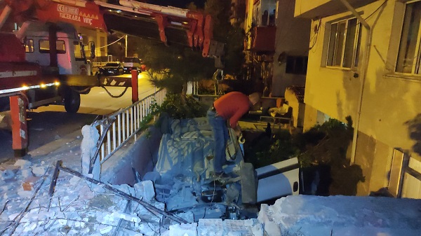 Foto - Şişede durduğu gibi durmadı! Bahçeye uçtu