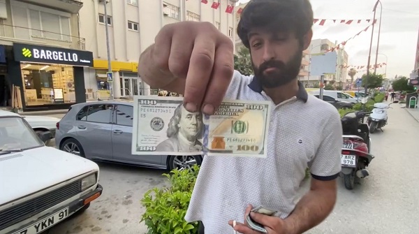 Şişede durduğu gibi durmadı! Bakın kendisini kime benzetti