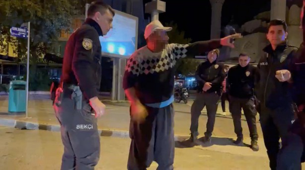 Foto - Şişede durduğu gibi durmuyor! Alkol belası polisleri bezdirdi