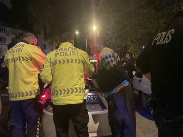 Foto - Şişede durduğu gibi durmuyor! Alkol belası polisleri bezdirdi