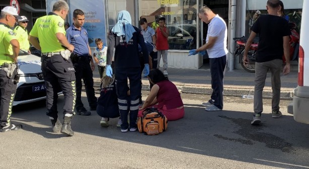 Foto - Şişede gibi durmamaya devam ediyor! Hala bu rezi̇lli̇ğe medeni̇yet di̇yenler var!