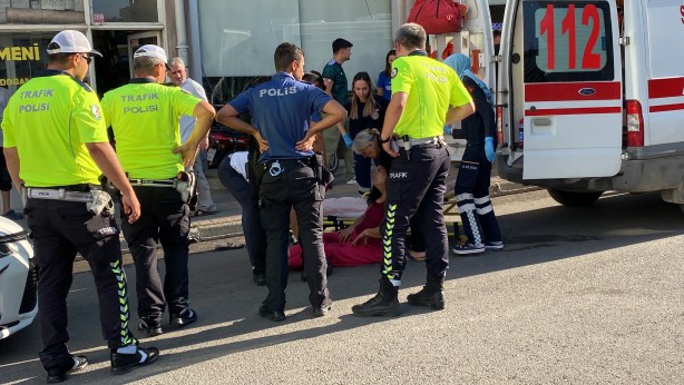 Foto - Şişede gibi durmamaya devam ediyor! Hala bu rezi̇lli̇ğe medeni̇yet di̇yenler var!