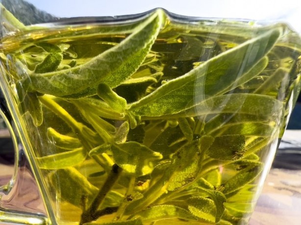 Foto - Şişen bademcikleri balon gibi söndüren yöntem! Mikroptan eser bırakmıyor...