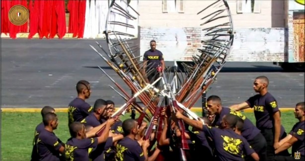 Foto - Sisi'nin ordusundan güldüren 'güç gösterisi'