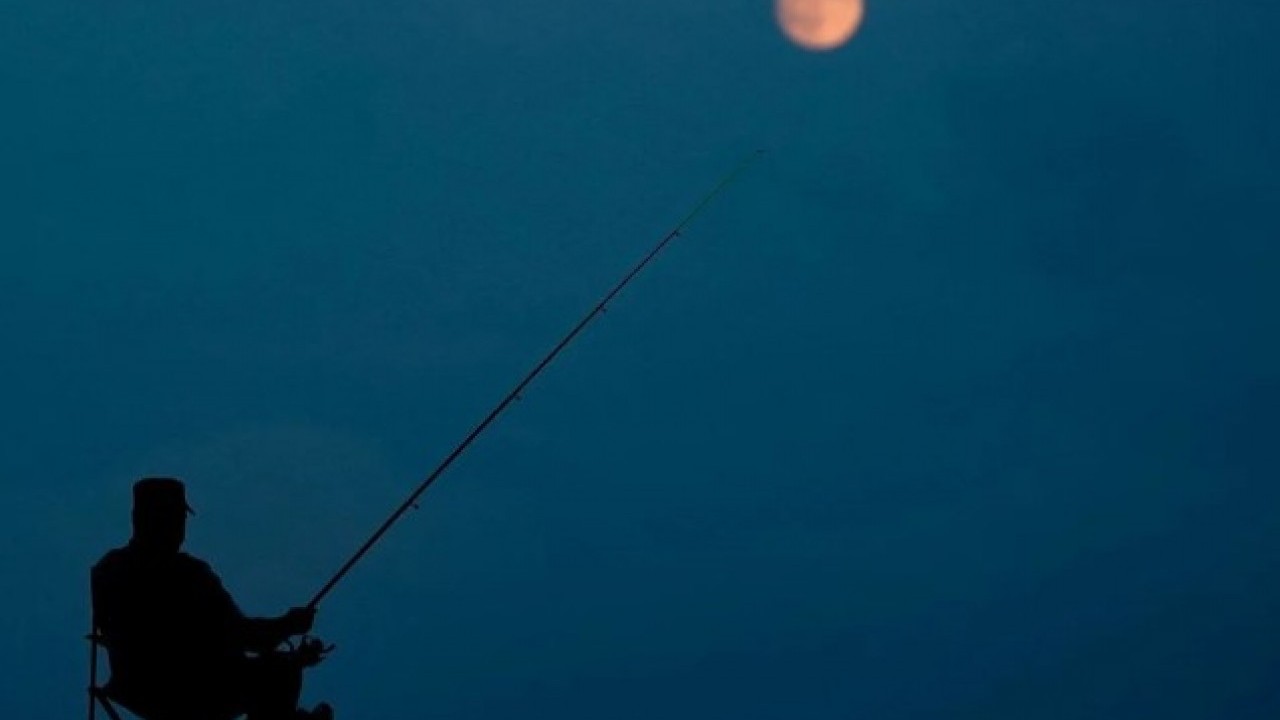 Şişkin ay göz kamaştırdı