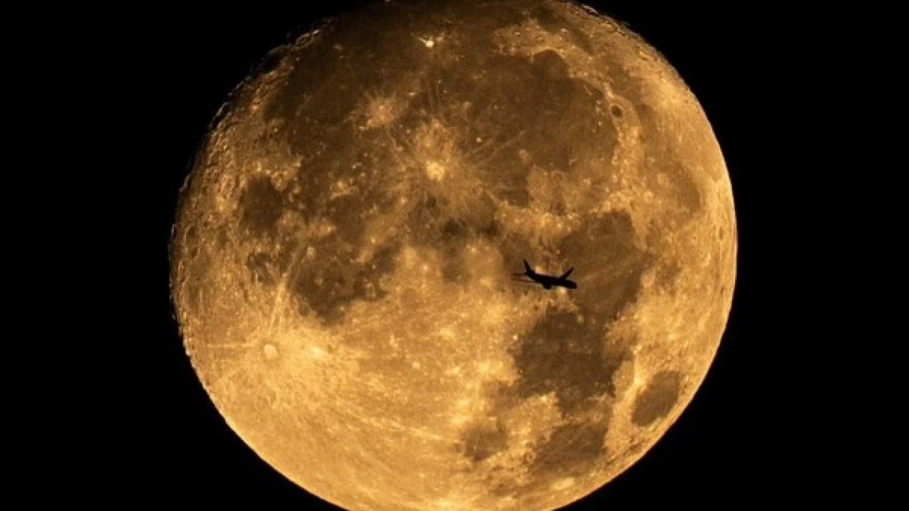 Foto - Şişkin ay göz kamaştırdı