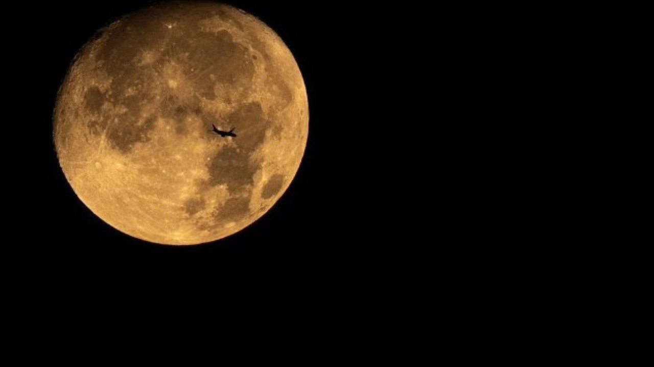 Foto - Şişkin ay göz kamaştırdı