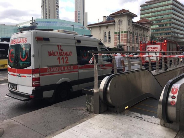 Foto - Şişli metrosunda dehşet anları! Ayağı koptu