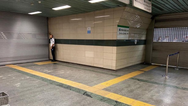 Foto - Şişli metrosunda dehşet anları! Ayağı koptu