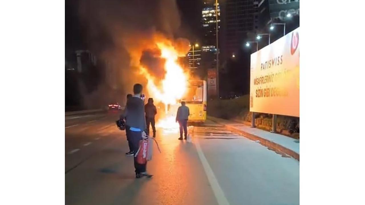 Foto - Şişli’de İETT otobüsü alev aldı! Yolcular panikle kaçıştı