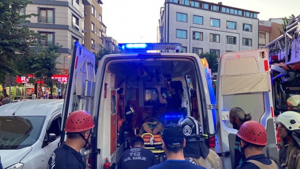 Foto - Şişli'de korku dolu anlar! Kazı sırasında çökme oldu: 2 yaralı