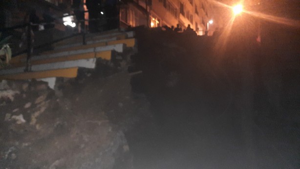 Foto - Şişli'de yol çöktü! Vatandaşlar korkuyla sokağa döküldü