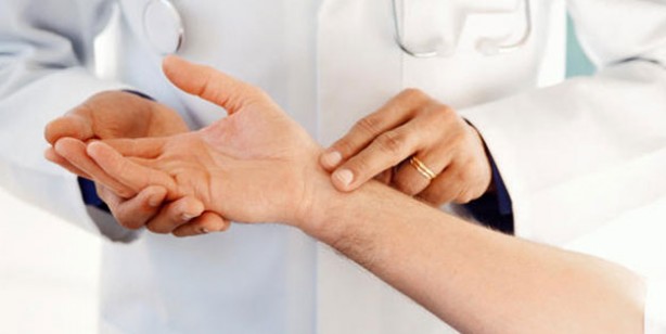 Foto - Şişmiş ellerle uyanıyorsanız, bu 7 hastalığın habercisi olabilir