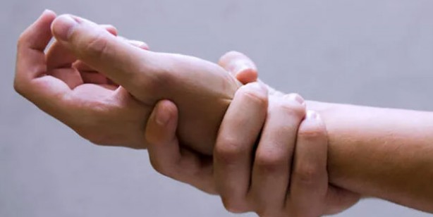 Foto - Şişmiş ellerle uyanıyorsanız, bu 7 hastalığın habercisi olabilir