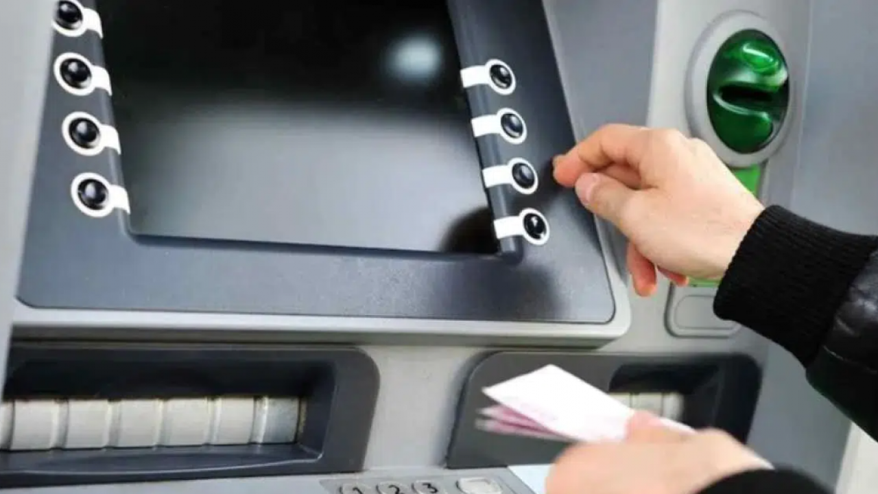 Sistemin açığı bulundu: ATM'leri bir bir patlatmaya başladılar