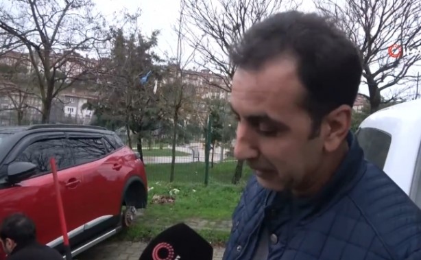 Foto - Site içindeki otomobilin 4 lastiğini çaldılar