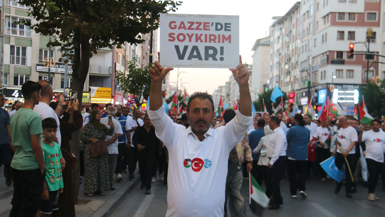 Sivas Gazze için yürüdü