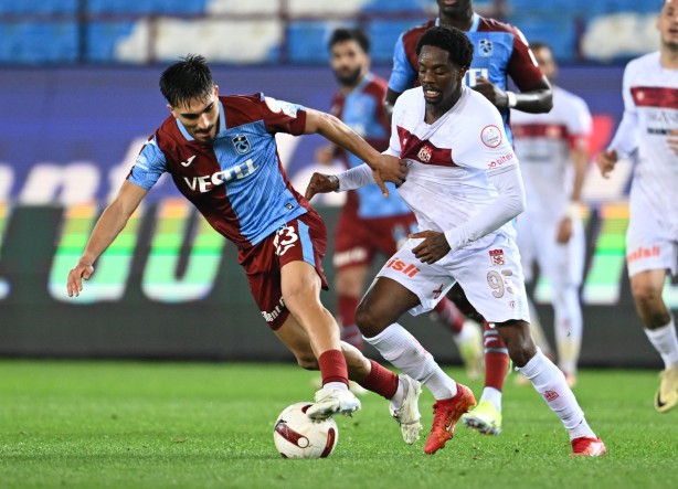 Sivas maçının ardından açıklamalarda bulundu ama… Trabzonspor, 8 sene sonra bir ilki yaşadı: Türkiye’ye duyurdular…