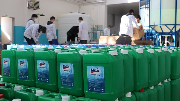 Foto - Lise değil adeta fabrika! Deprem bölgesine tam 39 ton gönderdiler