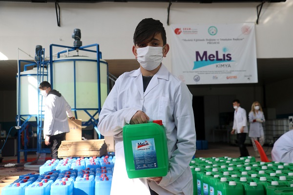 Foto - Lise değil adeta fabrika! Deprem bölgesine tam 39 ton gönderdiler