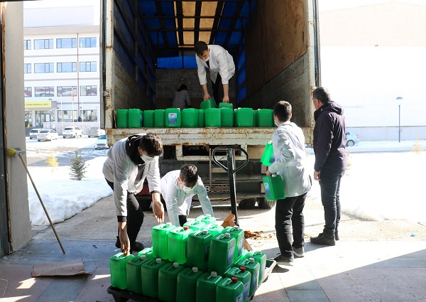 Foto - Lise değil adeta fabrika! Deprem bölgesine tam 39 ton gönderdiler