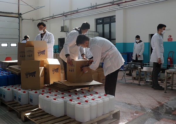 Foto - Lise değil adeta fabrika! Deprem bölgesine tam 39 ton gönderdiler