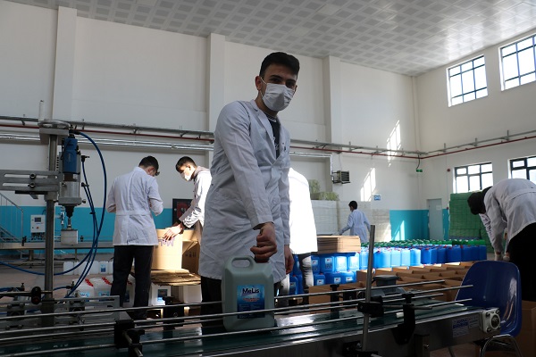 Foto - Lise değil adeta fabrika! Deprem bölgesine tam 39 ton gönderdiler