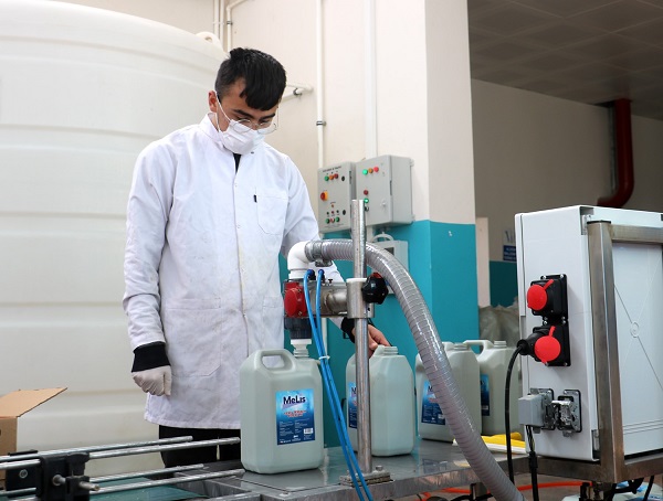 Lise değil adeta fabrika! Deprem bölgesine tam 39 ton gönderdiler