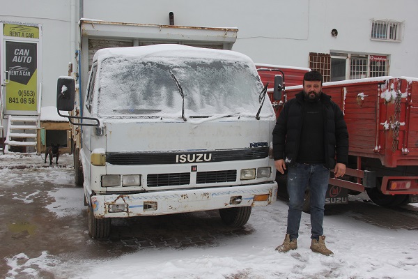 Foto - Sivas'ın soğuğuna dayanamadı! Bulduğu çözüm hayrete düşürdü