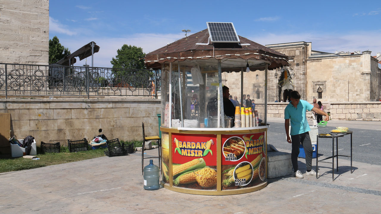 Foto - Sivaslı mısırcılar yeni döneme geçti! Güneş enerjisi tezgaha indi