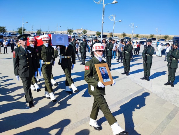 Sivaslı şehit son yolculuğuna uğurlandı
