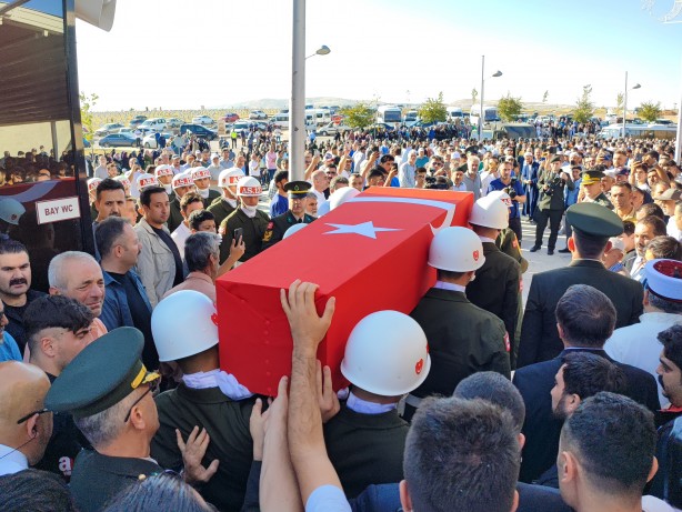 Foto - Sivaslı şehit son yolculuğuna uğurlandı