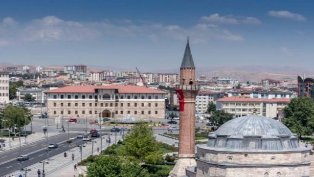 Sivaslılar yaşadı! Böylesi yüz yılda bir görülür! Sivaslı olmayan da valizini toplayıp oraya gitmeye başladı